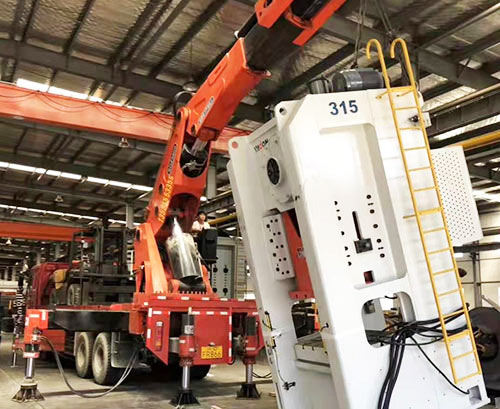 福州附近随车吊出租，轻松解决运输难题