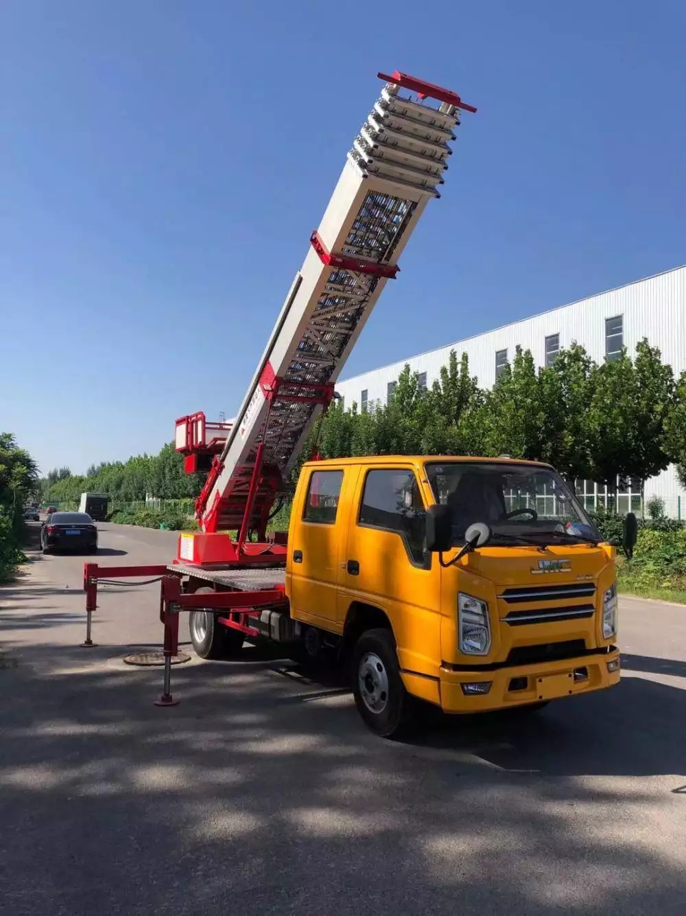 福州附近的云梯车出租服务：轻松解决高空作业需求