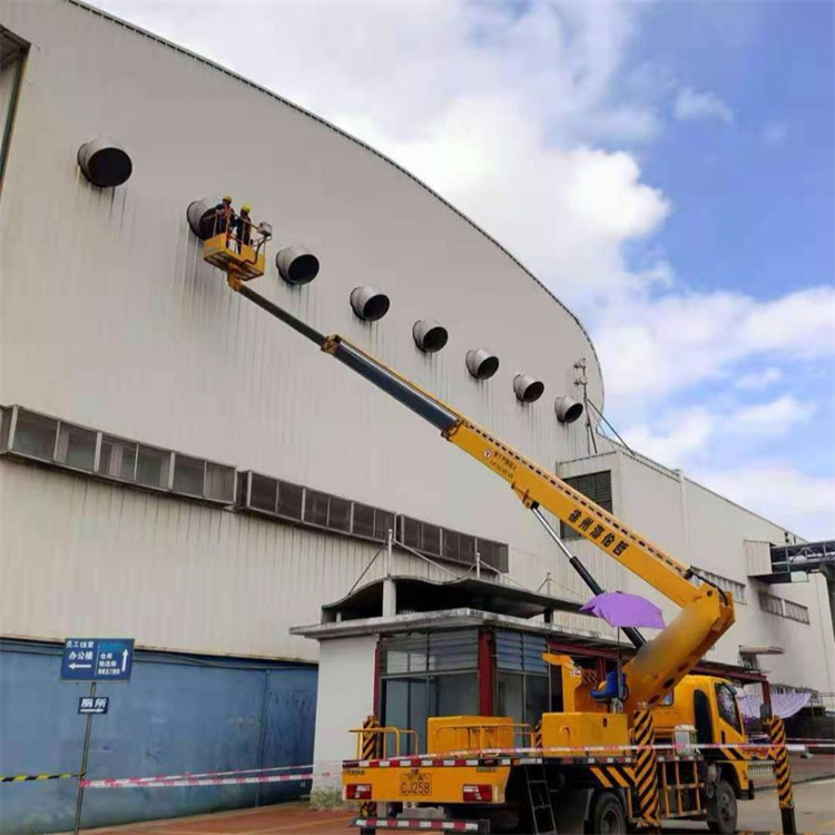 福州高空作业车出租服务：专业广告牌安装解决方案